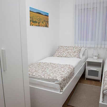 Apartmani Orion - Kasiopeja Vinkovci Exterior foto